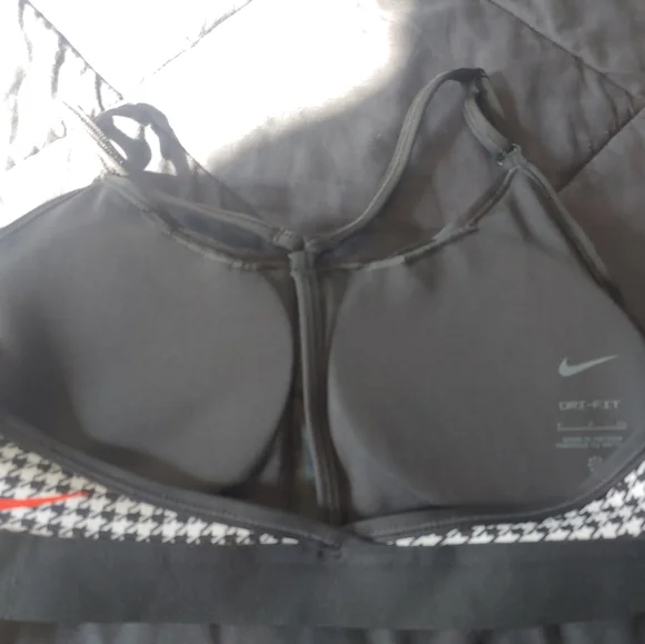 Nike Sports Tank top Bra Dri Fit padded Women's BNWT - Picture 8 of 10